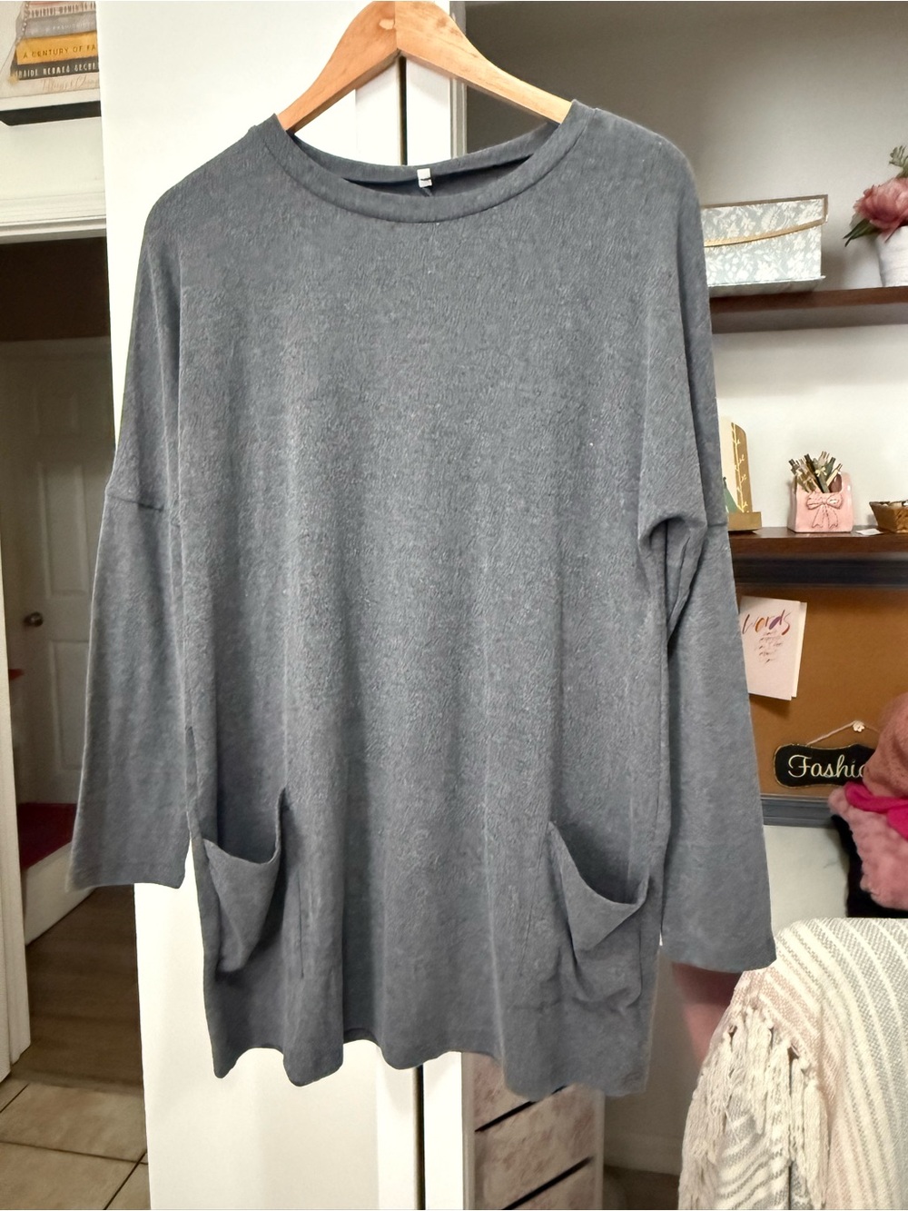 Women's Oversized Pocket Sweatshirt - Gray